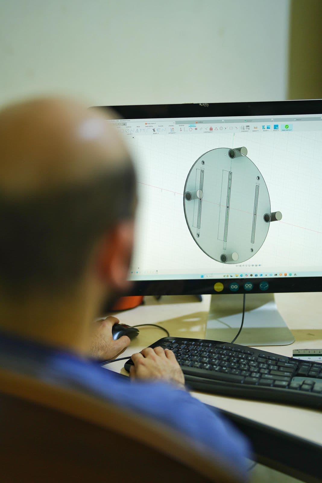A Vea engineer designing a device enclosure in CAD