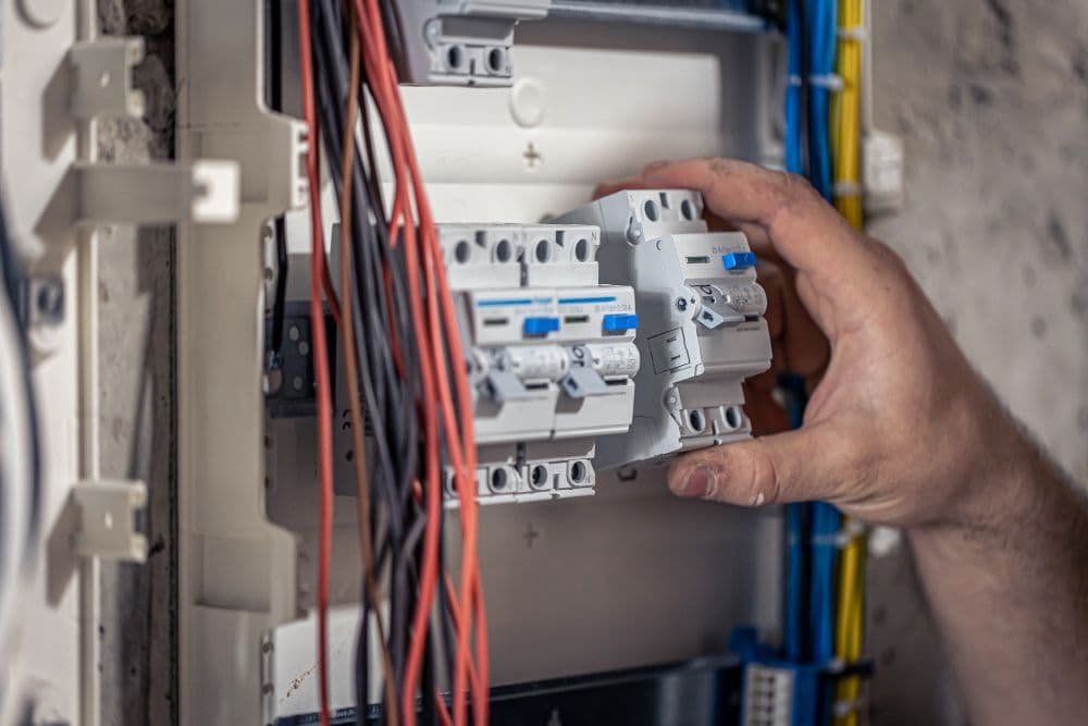 Solar panels and smart devices for Lebanese homes during power cuts